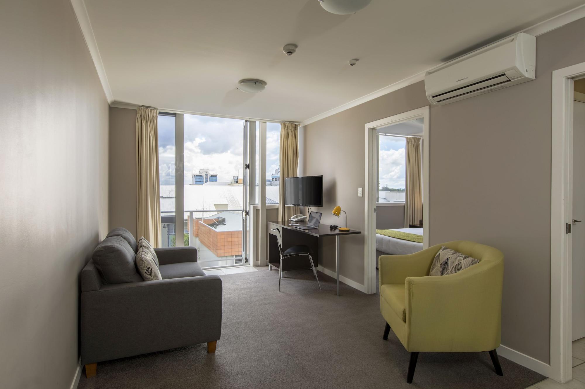 Quest On Ward Serviced Apartments Гамильтон Экстерьер фото