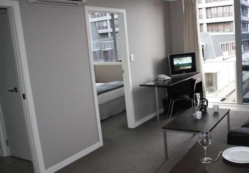 Quest On Ward Serviced Apartments Гамильтон Экстерьер фото