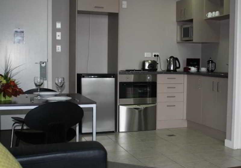 Quest On Ward Serviced Apartments Гамильтон Экстерьер фото