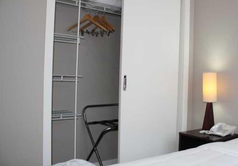 Quest On Ward Serviced Apartments Гамильтон Экстерьер фото
