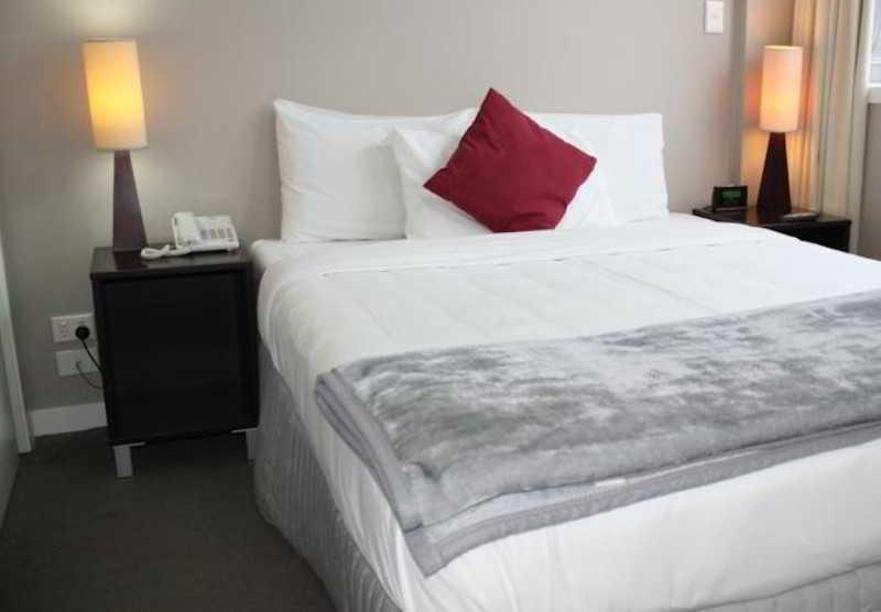 Quest On Ward Serviced Apartments Гамильтон Экстерьер фото