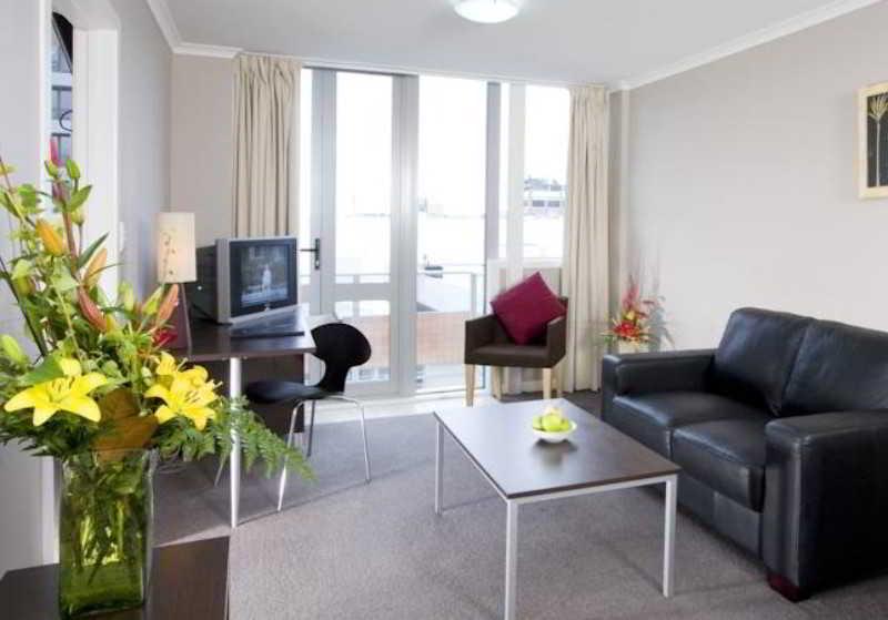 Quest On Ward Serviced Apartments Гамильтон Экстерьер фото