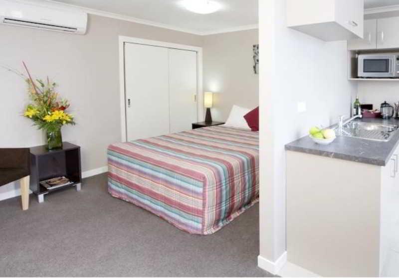 Quest On Ward Serviced Apartments Гамильтон Экстерьер фото