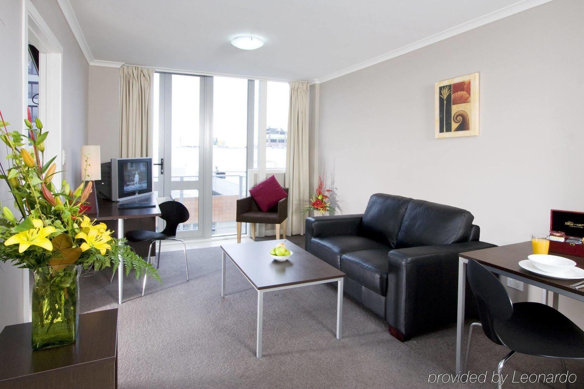 Quest On Ward Serviced Apartments Гамильтон Номер фото