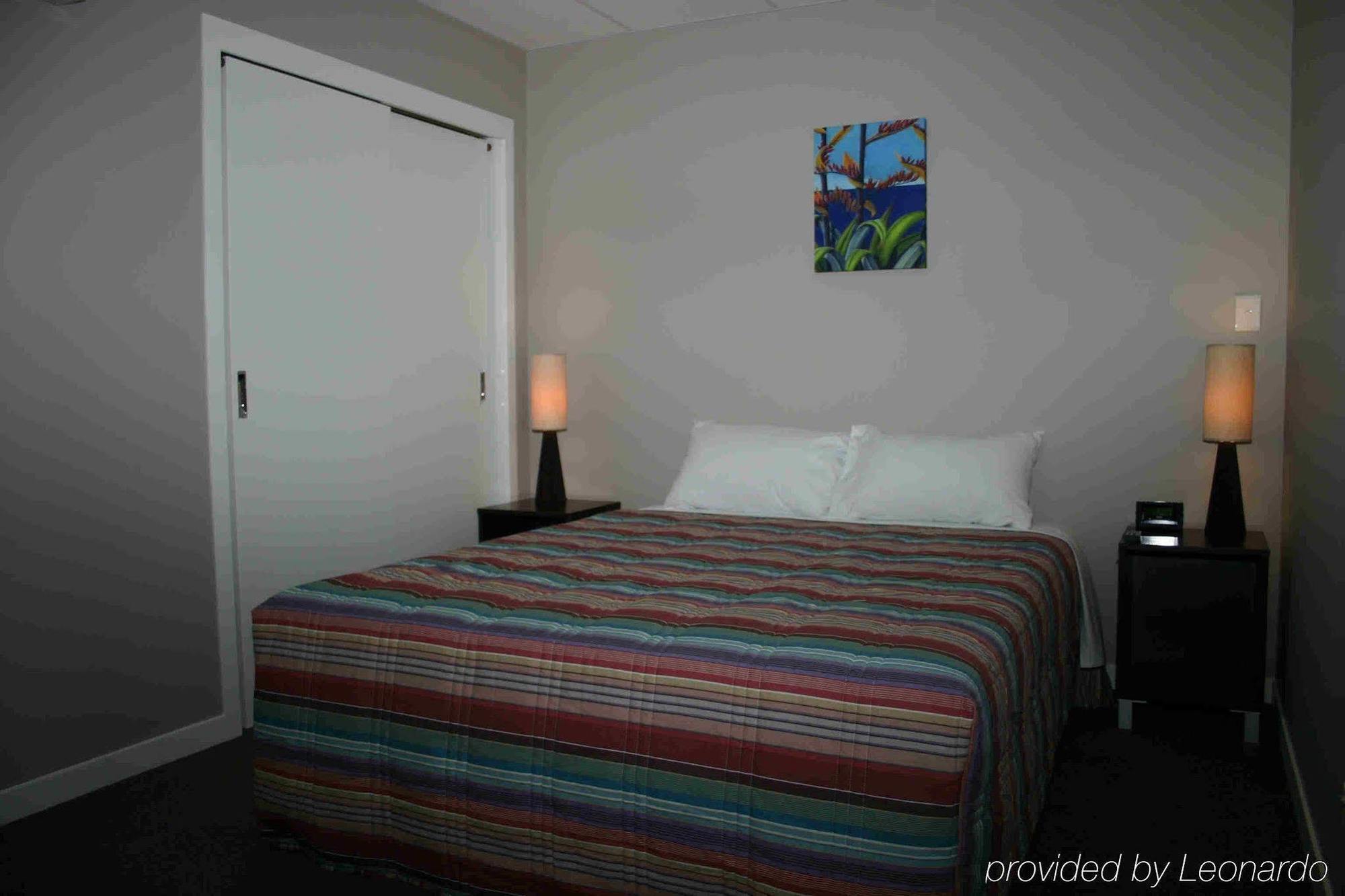 Quest On Ward Serviced Apartments Гамильтон Номер фото