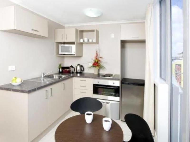 Quest On Ward Serviced Apartments Гамильтон Экстерьер фото