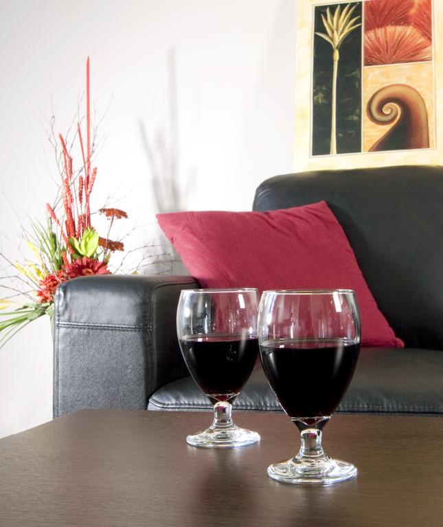 Quest On Ward Serviced Apartments Гамильтон Экстерьер фото