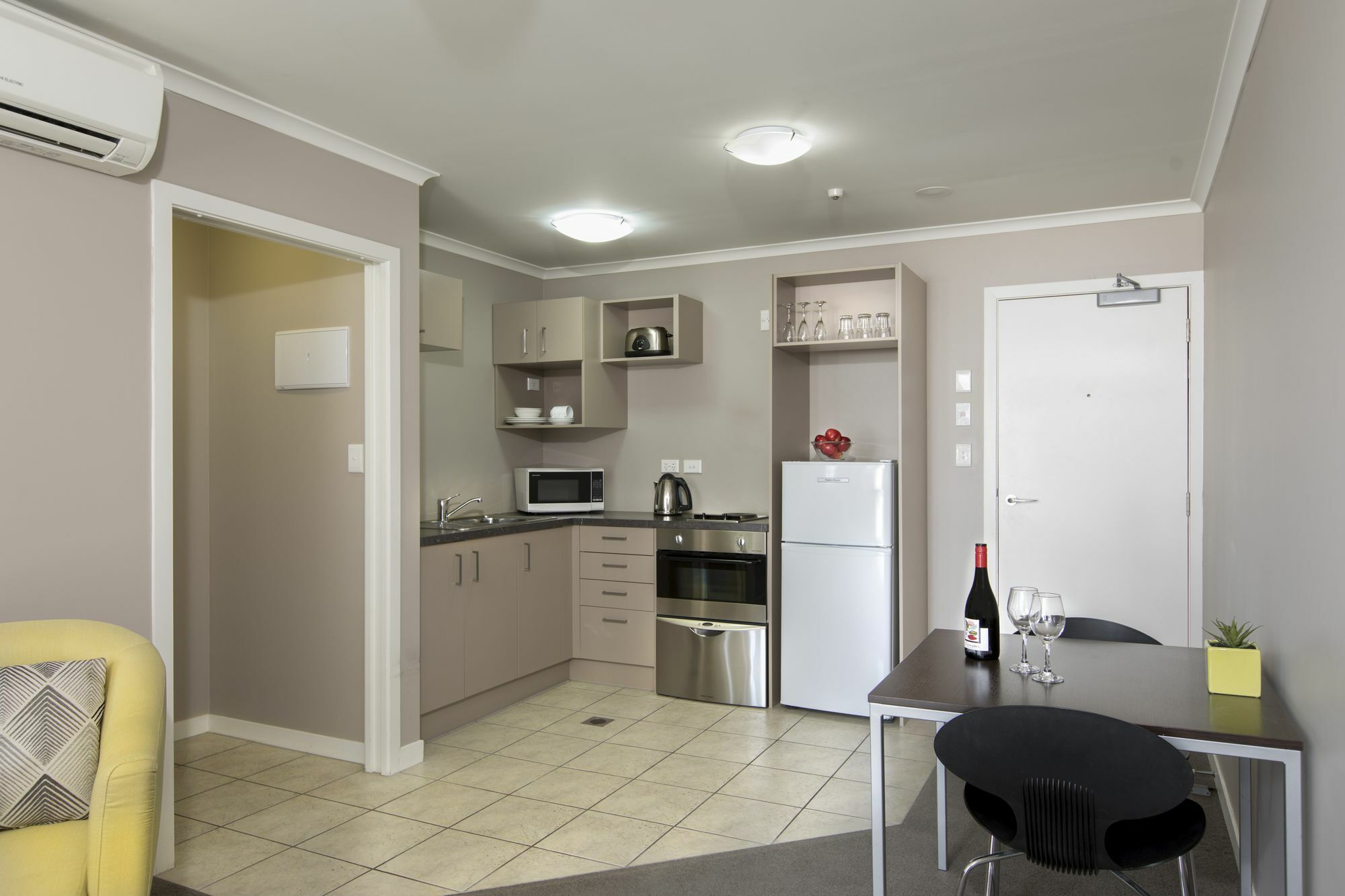 Quest On Ward Serviced Apartments Гамильтон Экстерьер фото