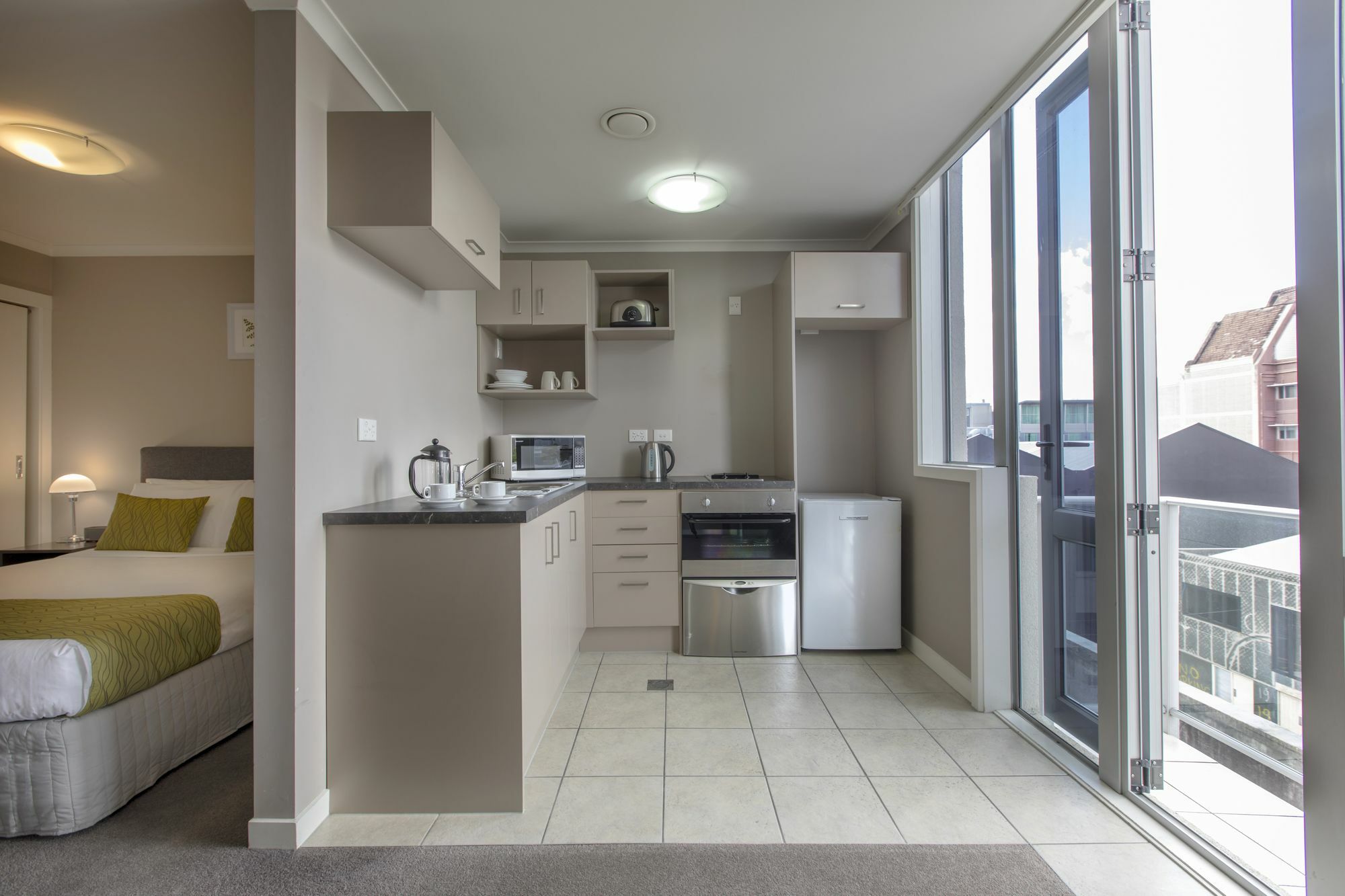 Quest On Ward Serviced Apartments Гамильтон Экстерьер фото