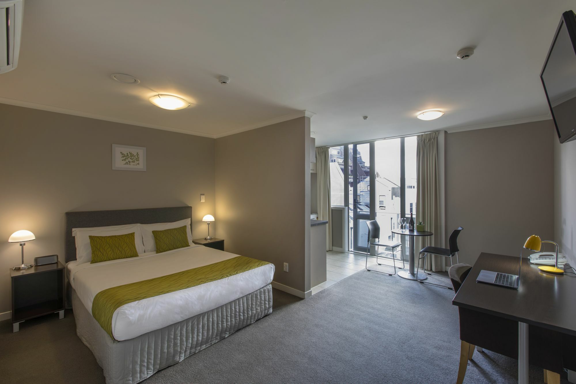 Quest On Ward Serviced Apartments Гамильтон Экстерьер фото